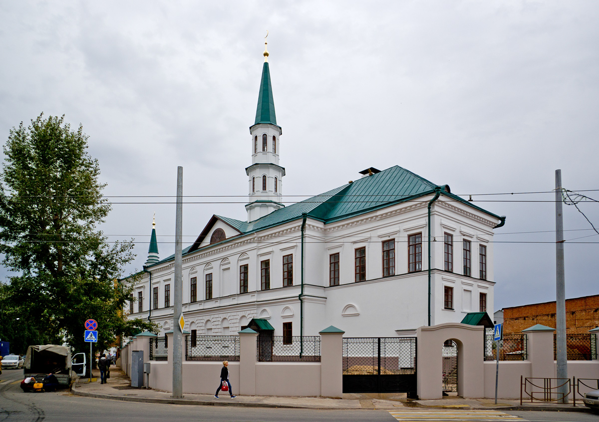 Казань, Улица Габдуллы Тукая, 40 / Улица Парижской Коммуны, 22
