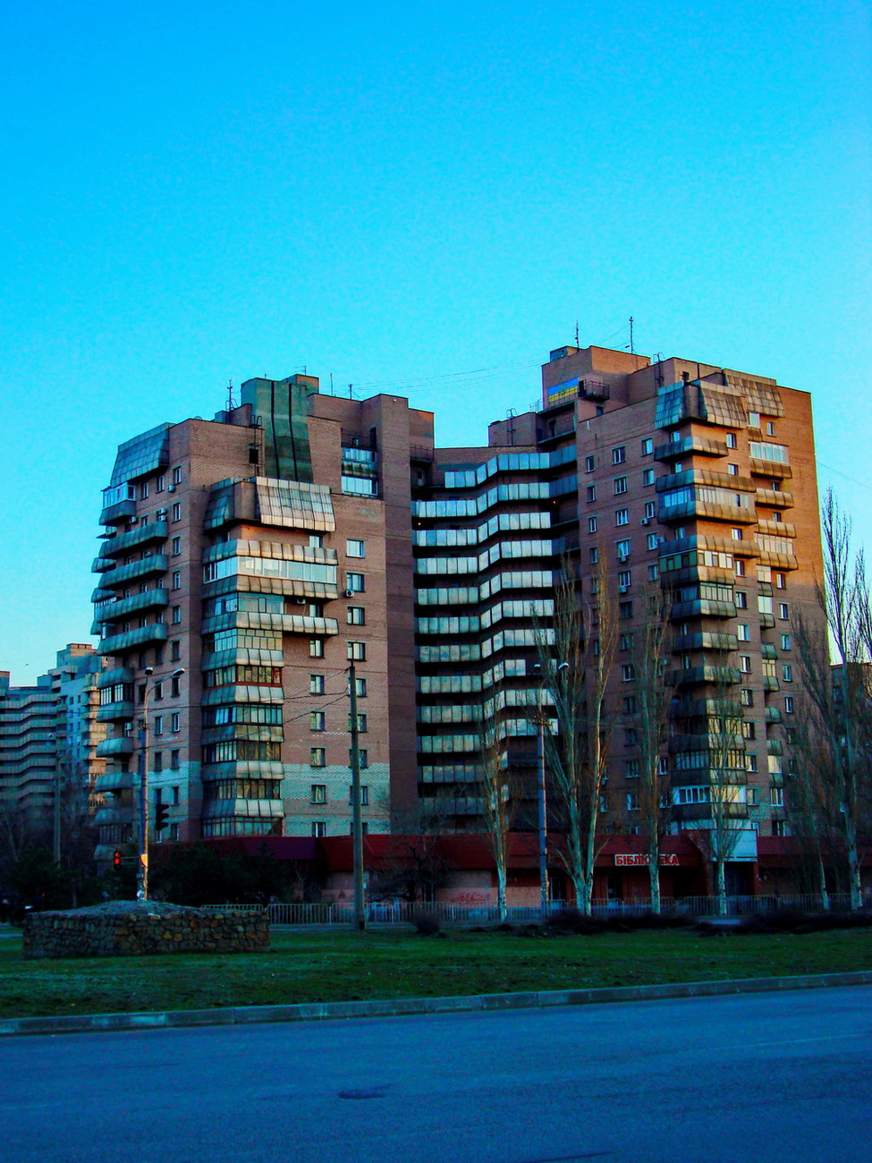 Днепр, Микрорайон Красный Камень, 3