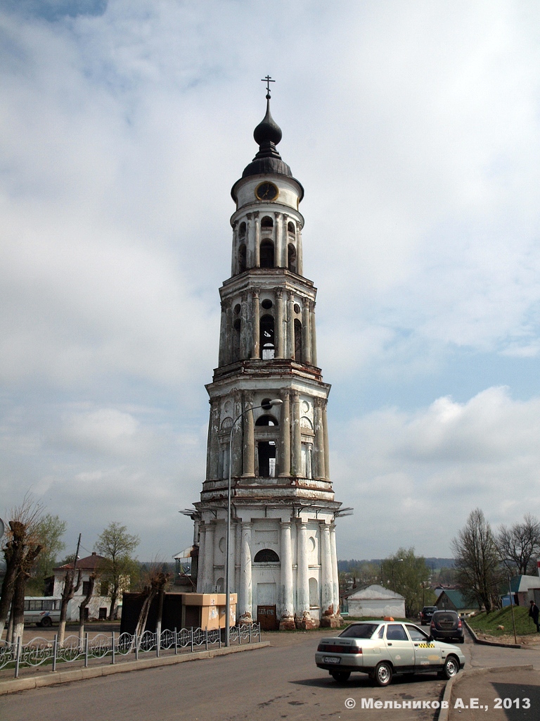 Лежнево, Советская площадь, 8