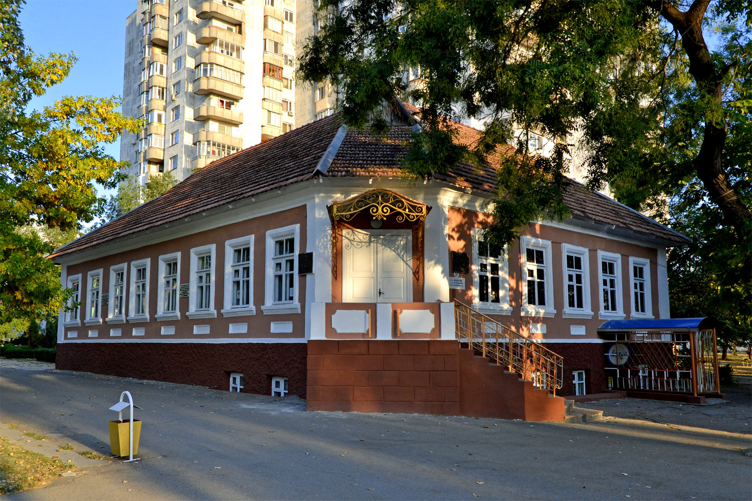 Тирасполь, Улица Манойлова, 34 Тирасполь, Улица Манойлова, 34