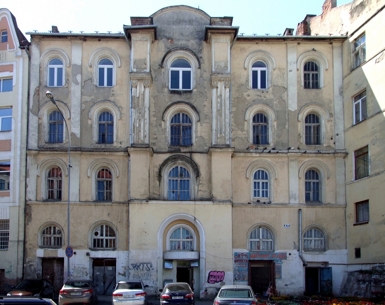 Ужгород, Жупанатская площадь, 17