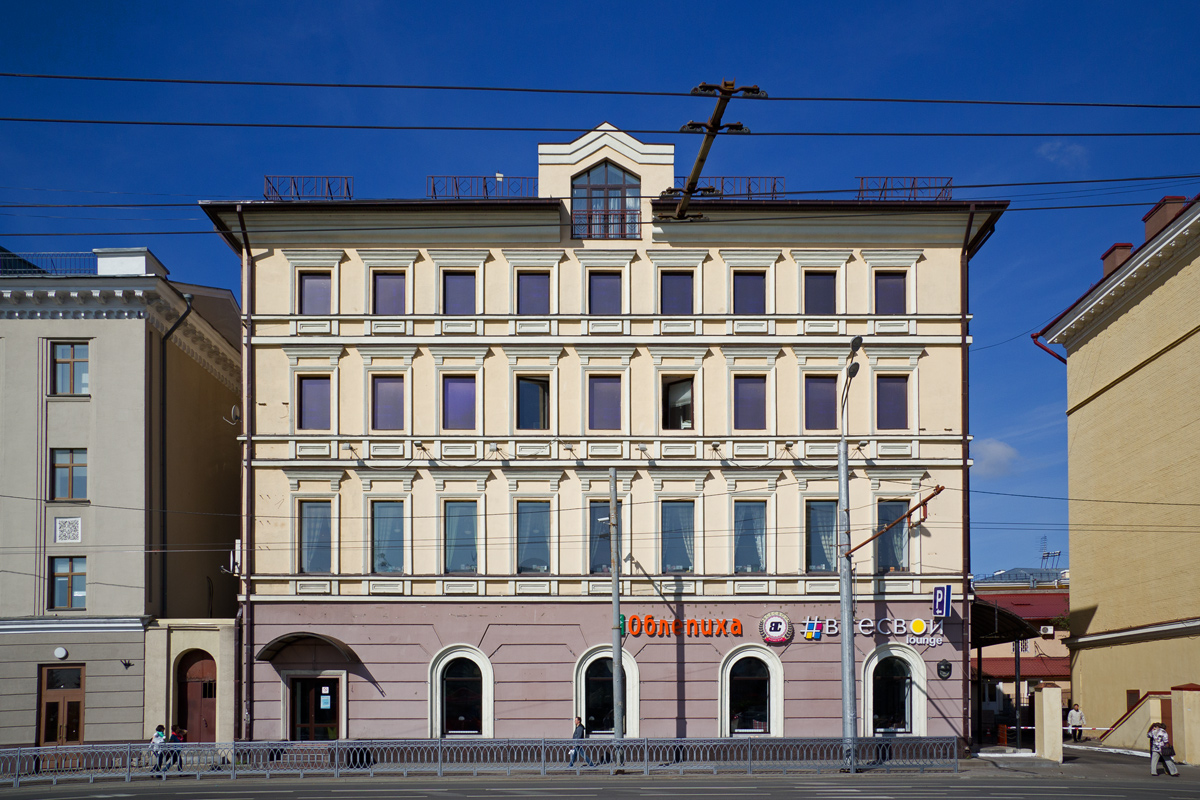 Kazań, Улица Пушкина, 1 / Право-Булачная улица, 55А