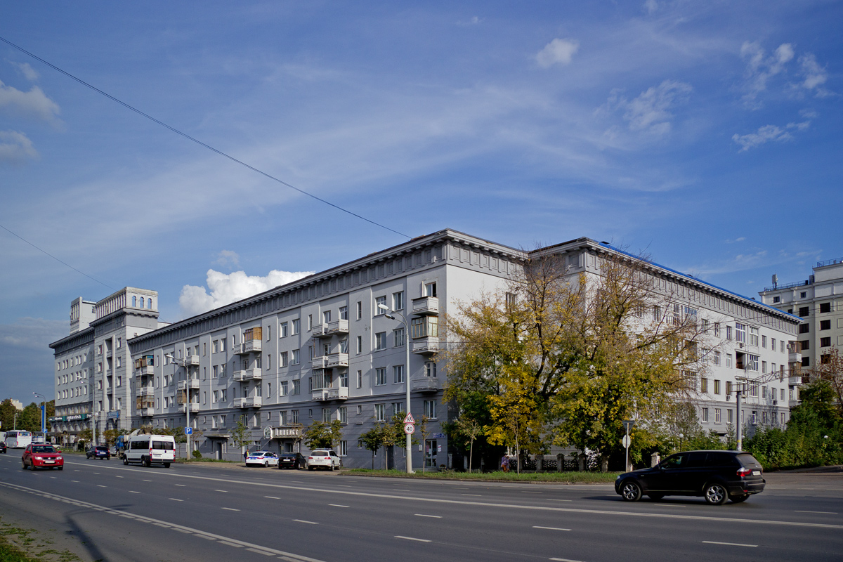 Казань, Улица Нурсултана Назарбаева, 35 корп. 1 / Улица Павлюхина, 98