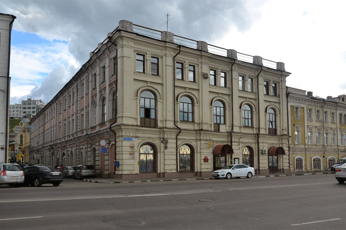 Nizhny Novgorod, Нижне-Волжская набережная, 12 / Переулок Вахитова, 1