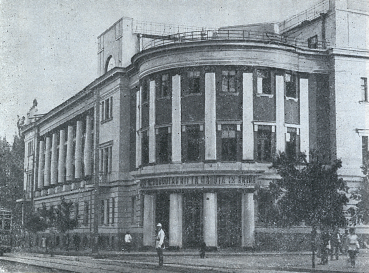 Kyiv, Улица Михаила Грушевского, 30 / Крепостной переулок, 1