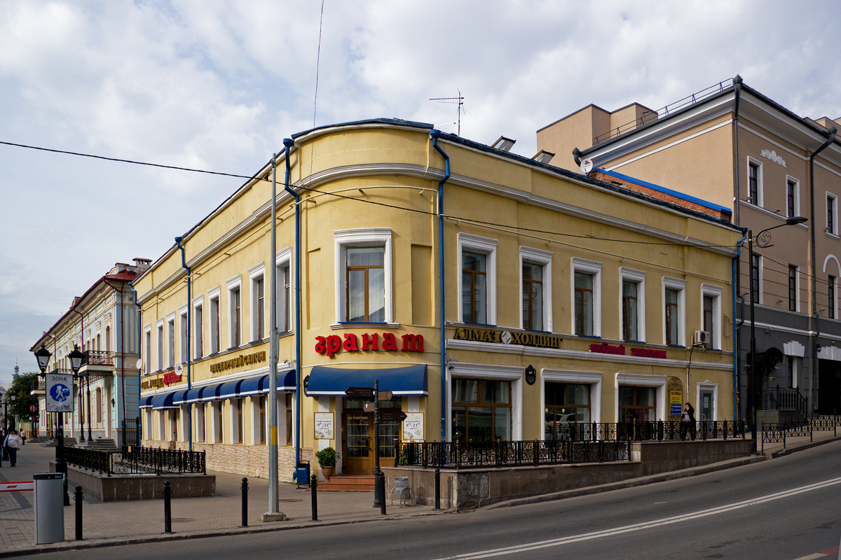 Казань, Улица Баумана, 7 / Улица Чернышевского, 10