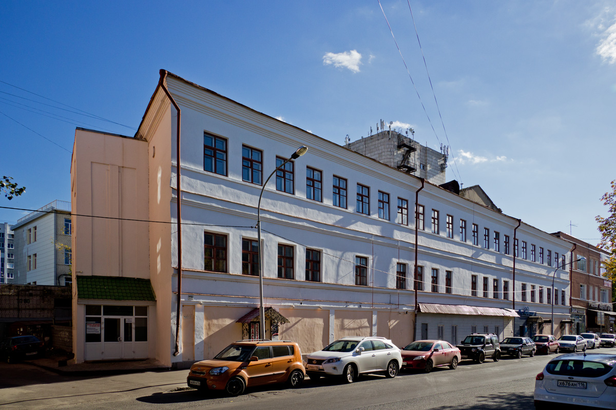 Казань, Улица Парижской Коммуны, 25 / Улица Габдуллы Тукая, 39