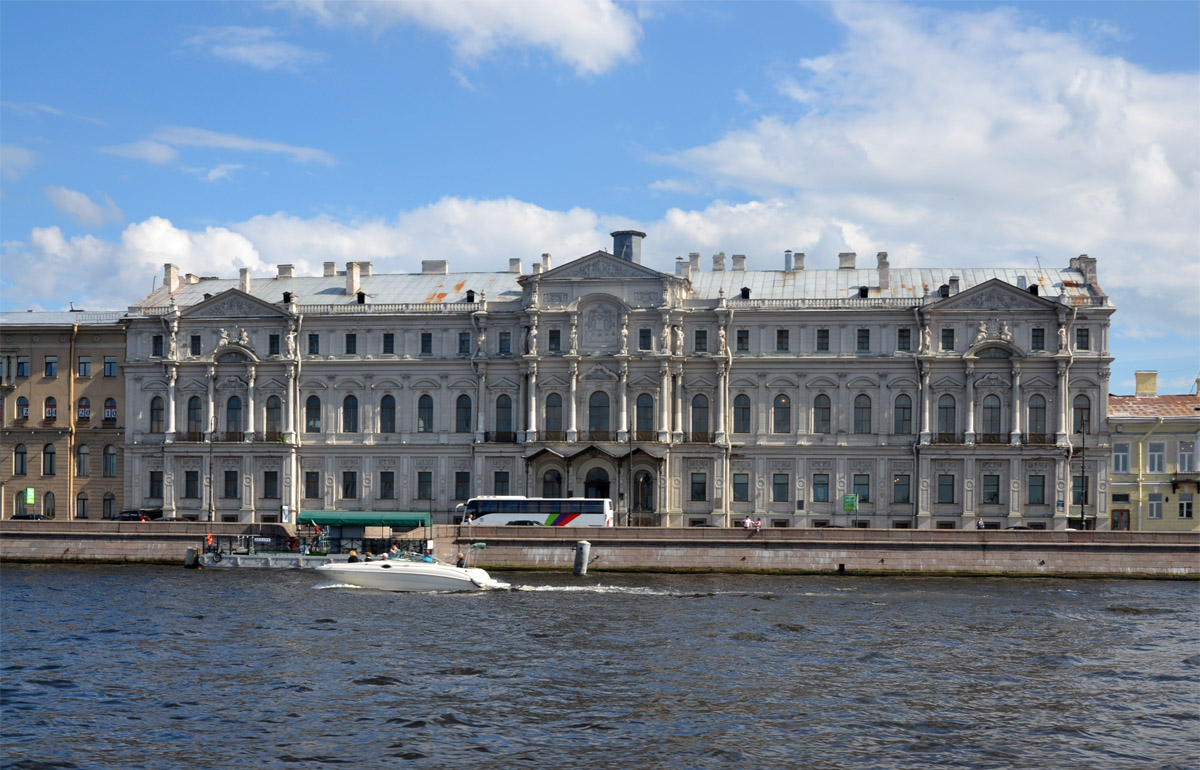 Санкт-Петербург, Дворцовая набережная, 18 / Миллионная улица, 19