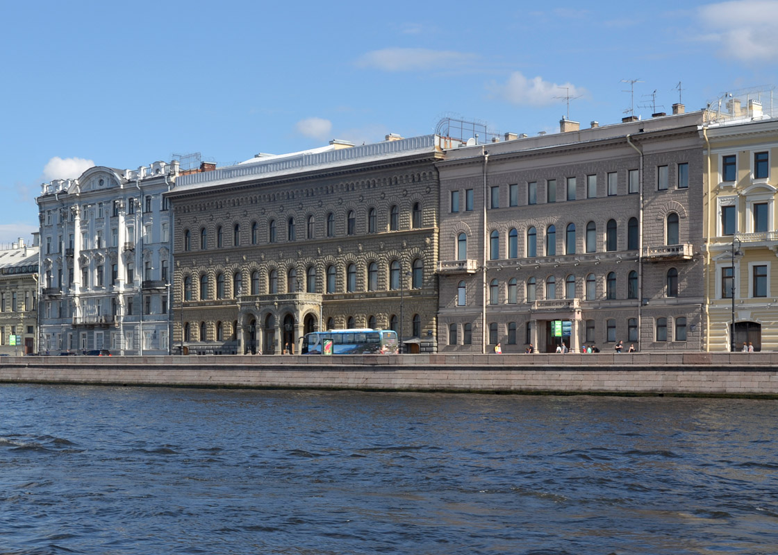 Sankt Petersburg, Дворцовая набережная, 26 / Миллионная улица, 27; Дворцовая набережная, 28