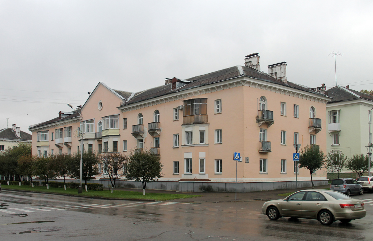 Железногорск, Советская улица, 9 / Школьная улица, 5