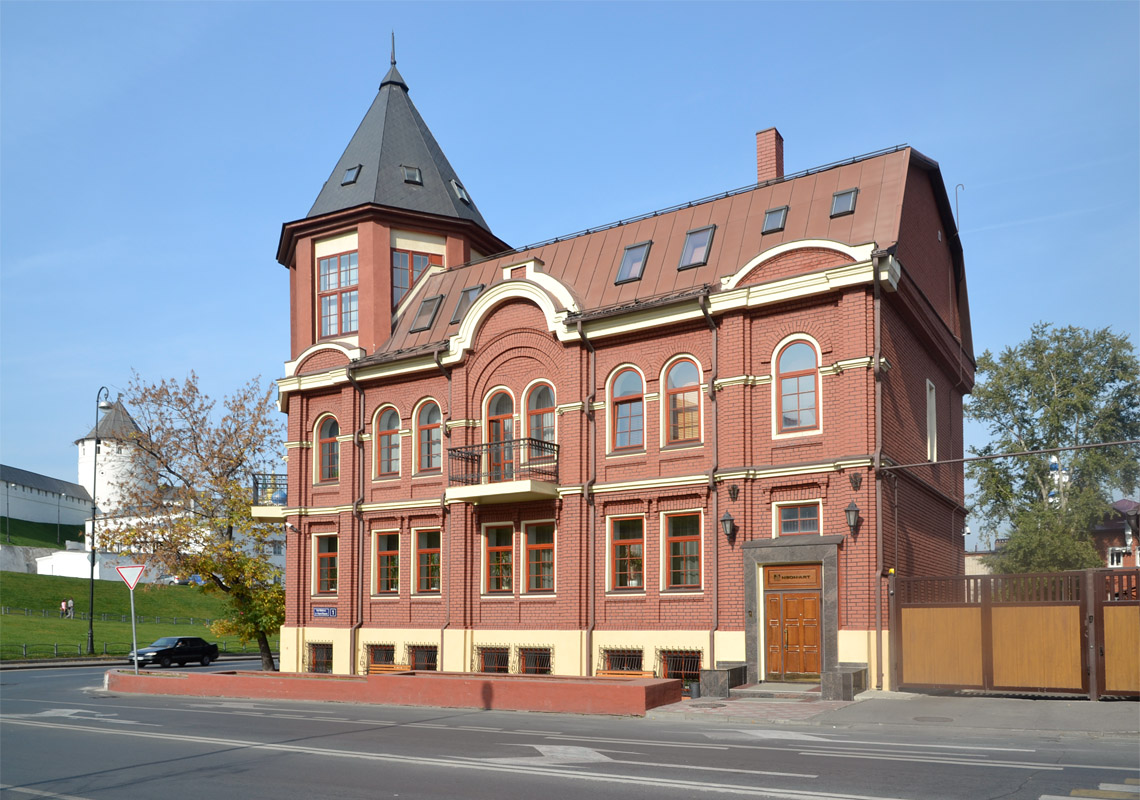 Казань, Улица Карла Маркса, 1 / Улица Батурина, 10