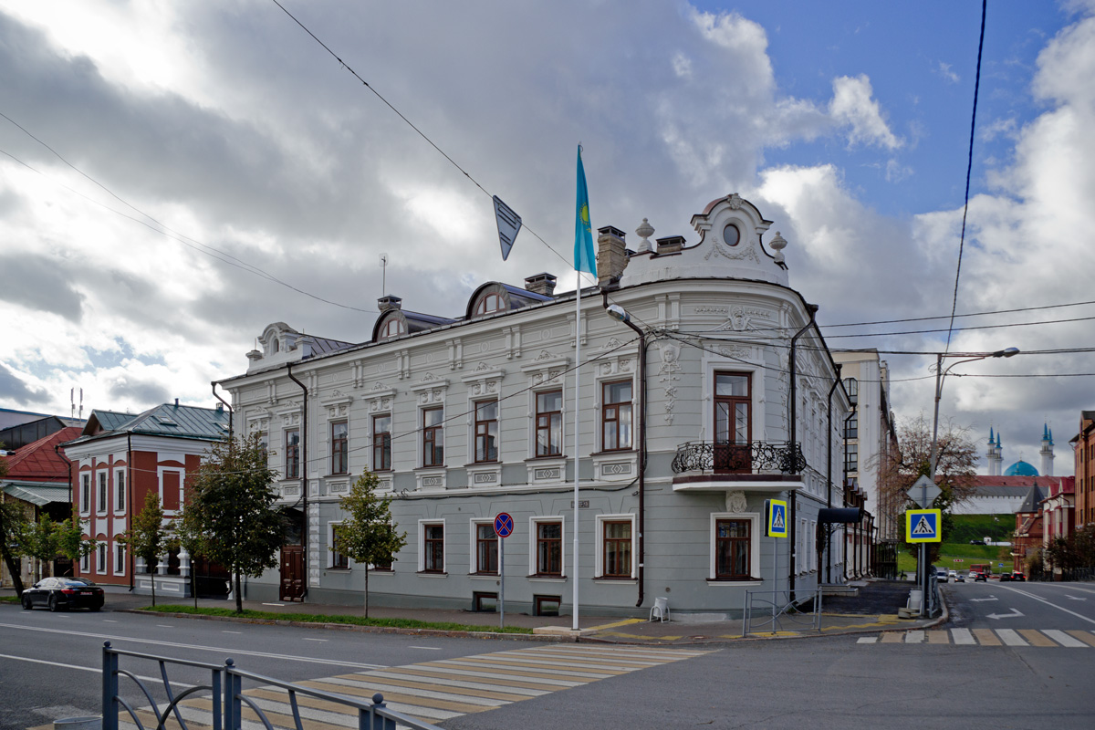 Казань, Улица Карла Маркса, 8 / Улица Миславского, 13