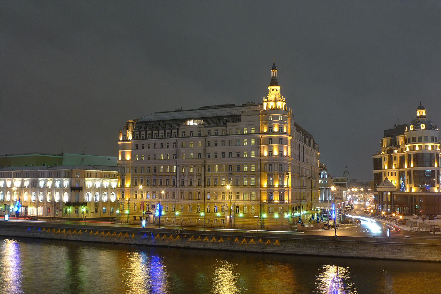 Moscow, Улица Балчуг, 1 / Садовническая улица, 1