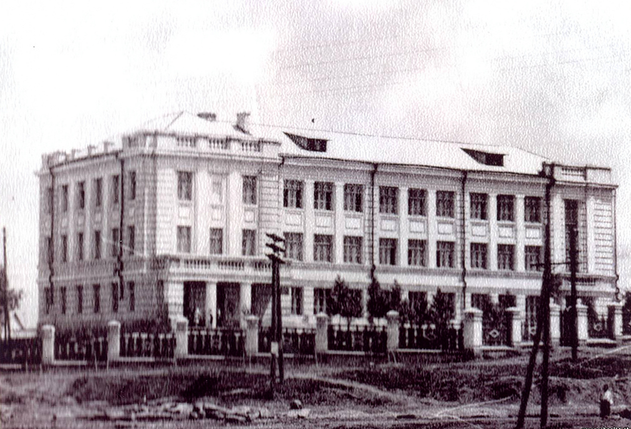 Умань, Вулиця Незалежності, 69 / вулиця івана гонти, 20