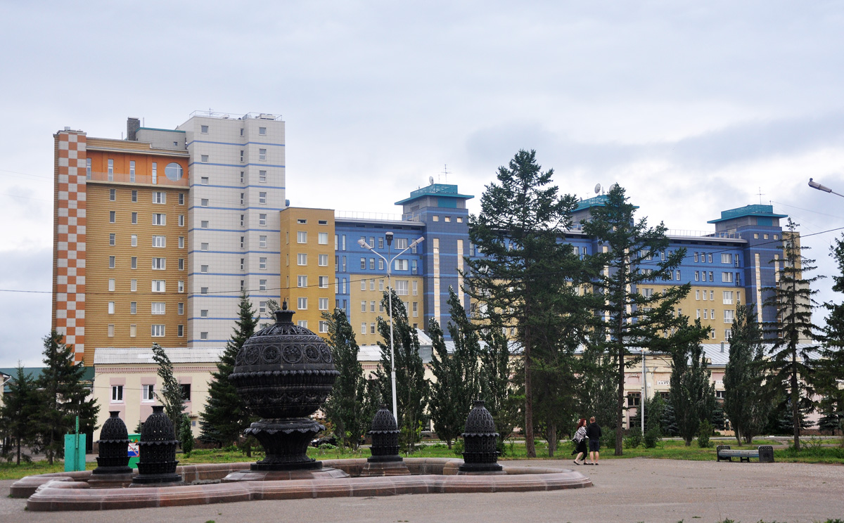 Омск, Иртышская набережная, 11 корп. 1; Иртышская набережная, 11 корп. 2; Театральная улица, 44 / Улица Маяковского, 2