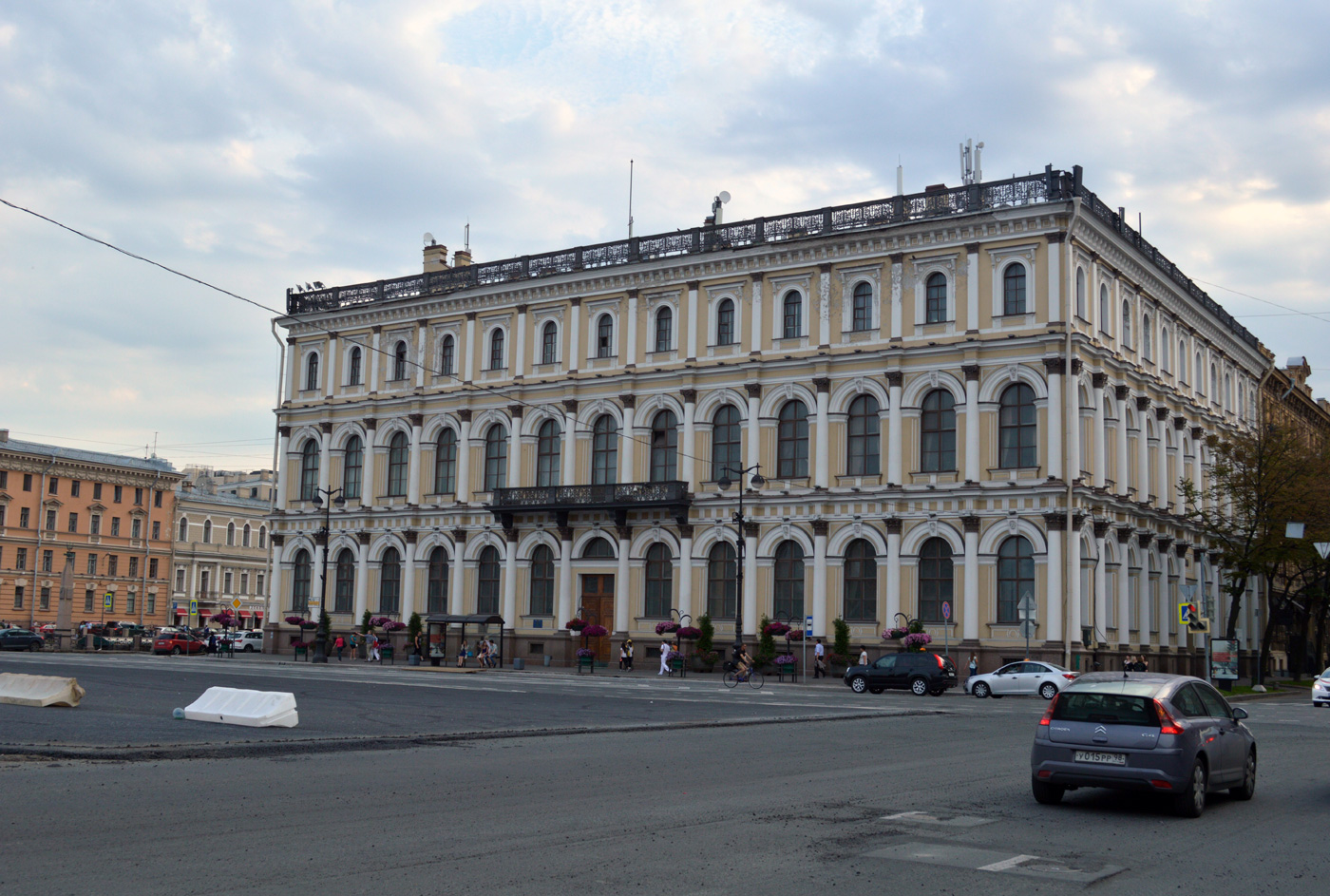 Saint Petersburg, Набережная реки Мойки, 89 / Большая Морская улица, 44