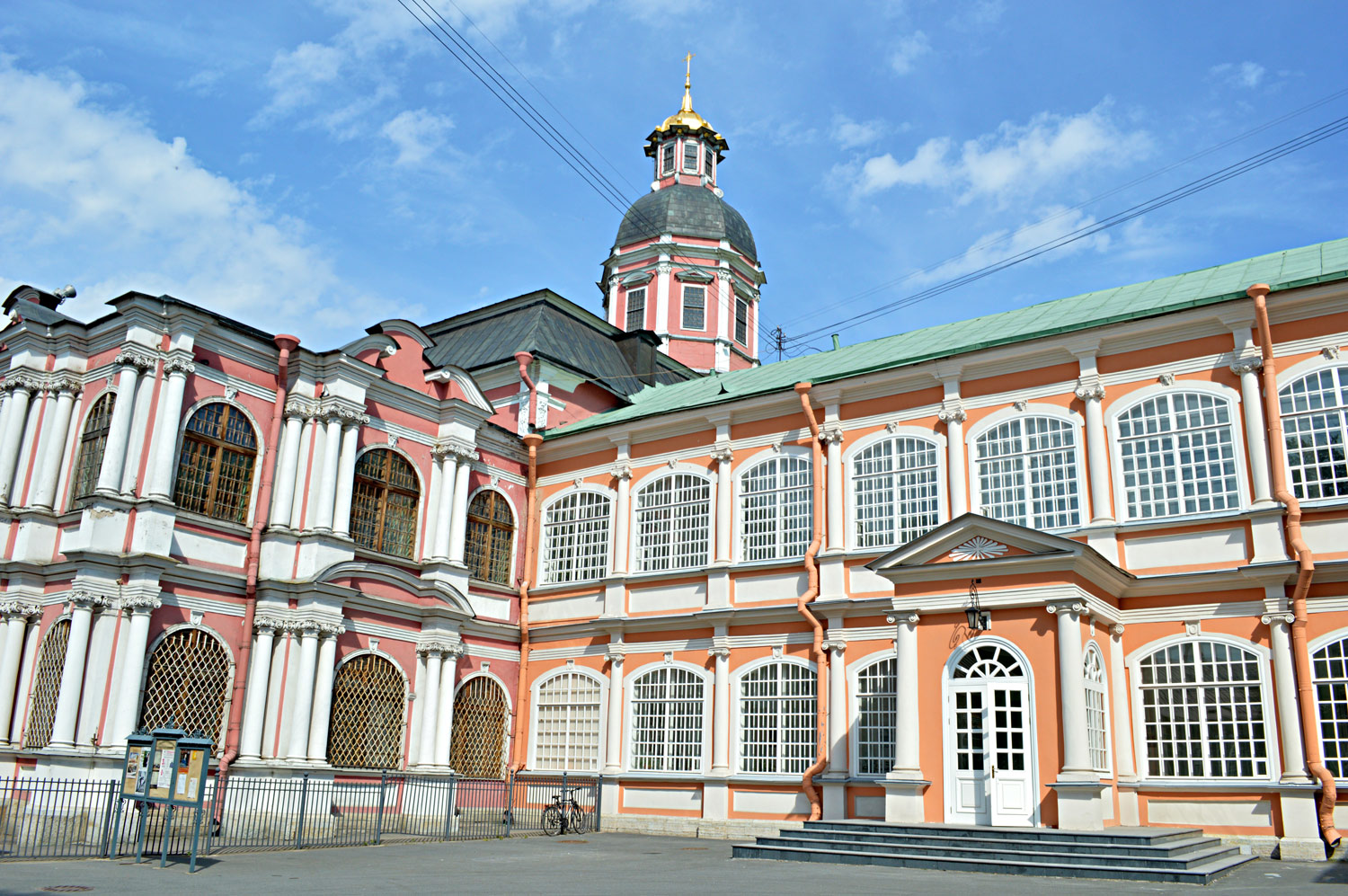 Санкт-Петербург, Набережная реки Монастырки, 1 Санкт-Петербург, Набережная реки Монастырки, 1