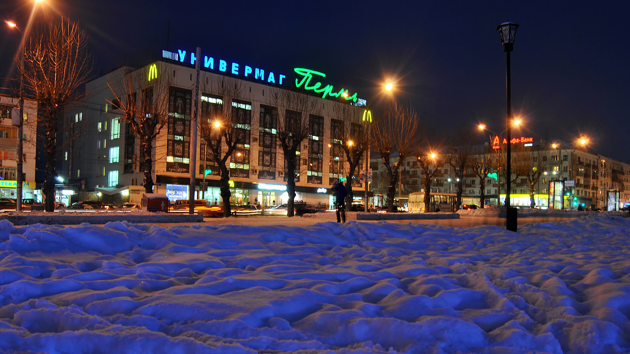 Пермь, Улица Ленина, 45 / Комсомольский проспект, 21; Комсомольский проспект, 24