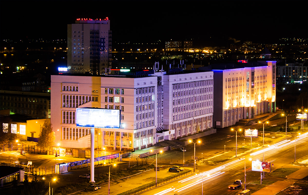 Казань, Красносельская улица, 51 корп. В; Красносельская улица, 51 корп. Д / Улица Мулланура Вахитова, 18
