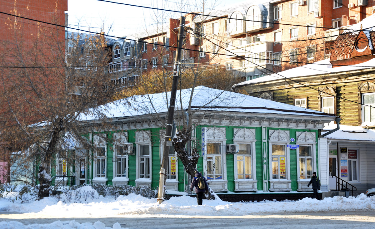 Омск, Почтовая улица, 21 / Улица Пушкина, 26. Резные орнаменты (кроме наличников)
