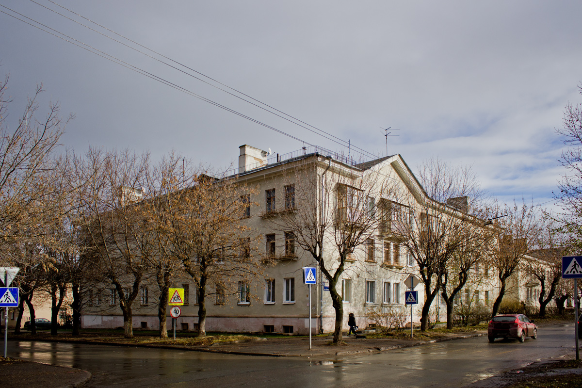Казань, Улица Правды, 8 / Начальная улица, 19