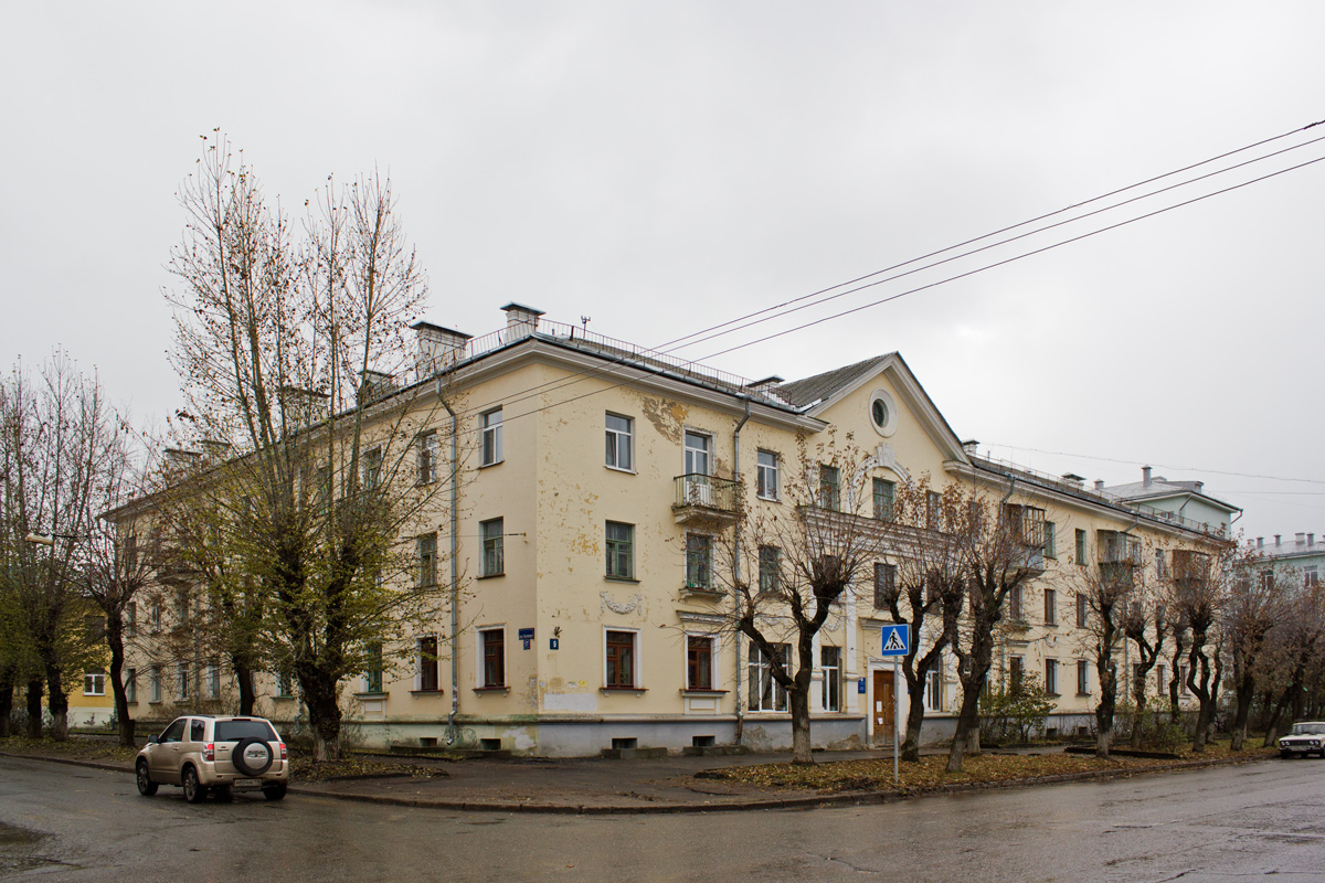 Казань, Улица Правды, 17 / Улица Халезова, 9