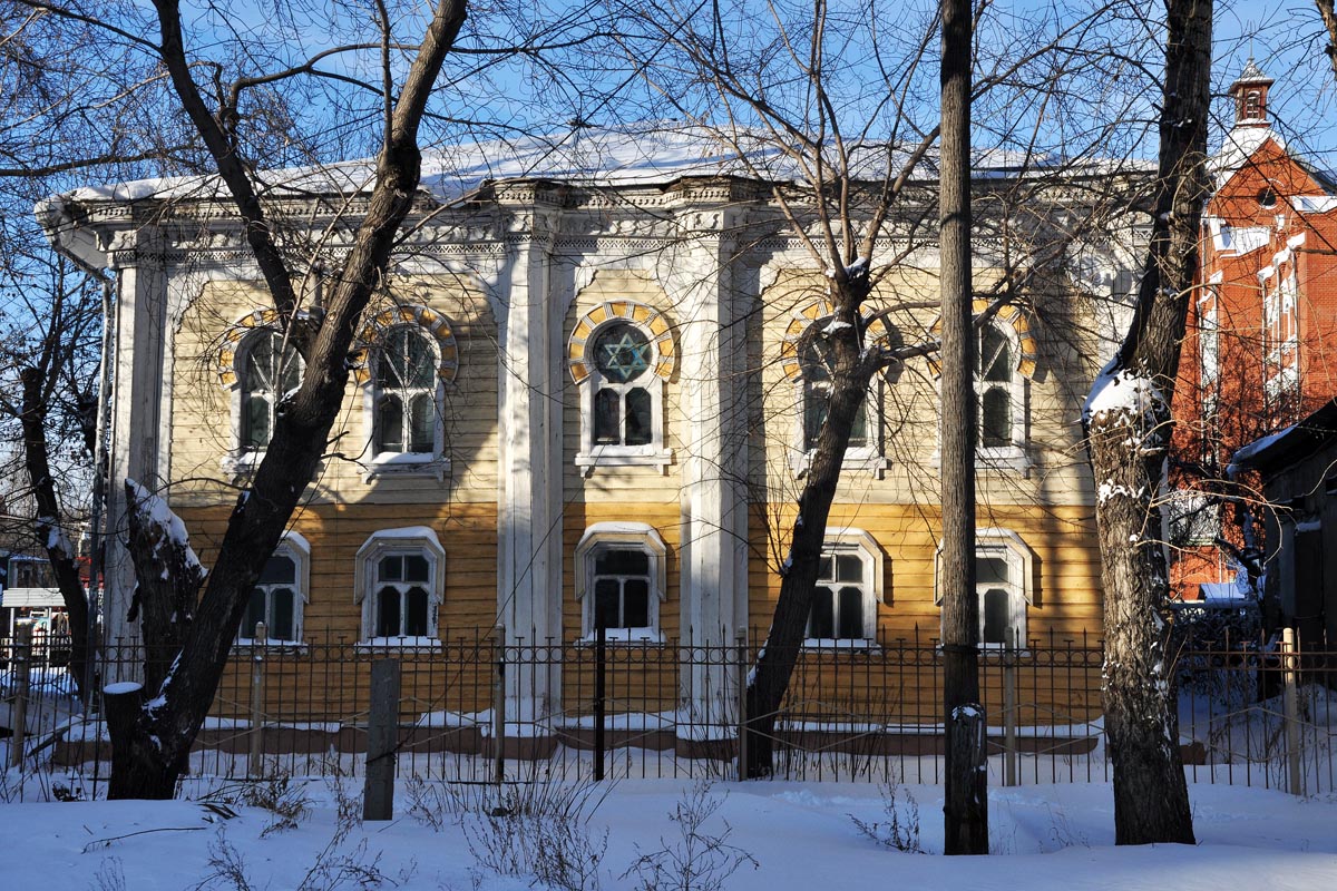 Омск, Улица маршала Жукова, 53 / Почтовая улица, 31