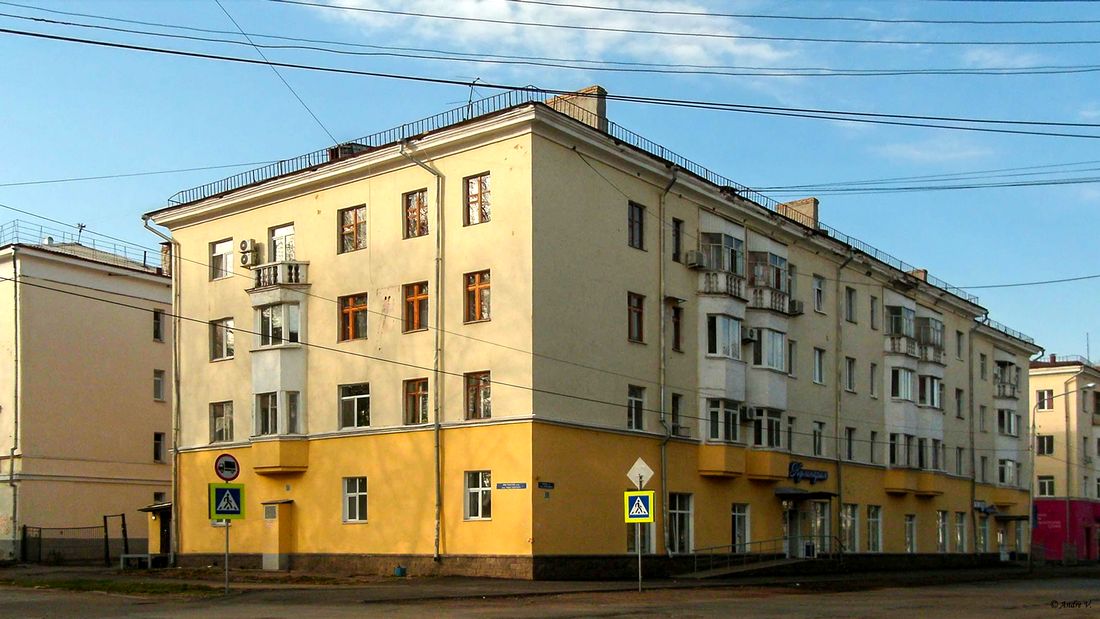 Уфа, Кольцевая улица, 38 / Улица Льва Толстого, 7