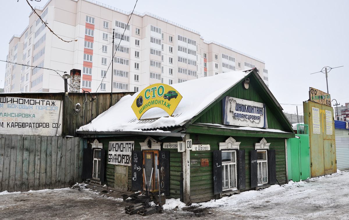 Omsk, Улица Демьяна Бедного, 130 / 10-я Чередовая улица, 11; 10-я Чередовая улица, 9