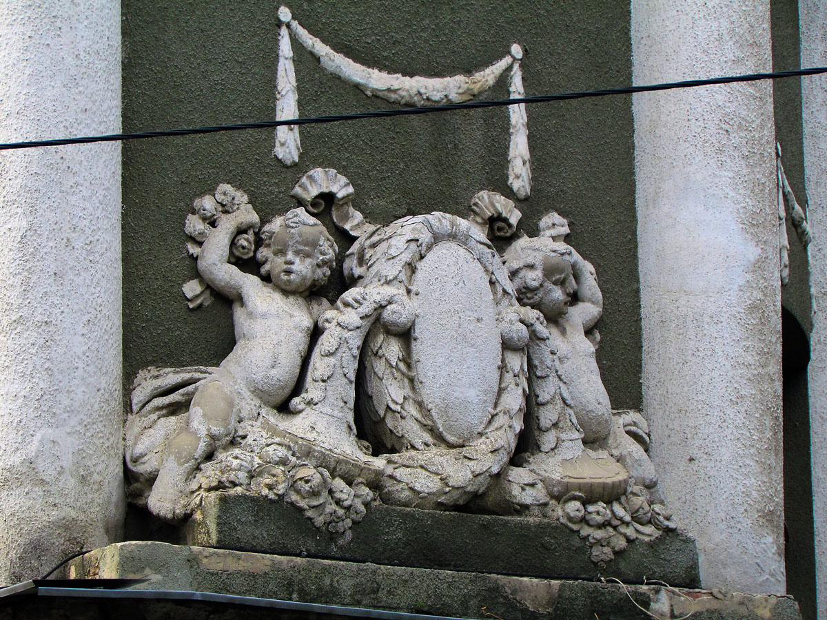 Kharkov, Улица Фейербаха, 13 / Площадь Фейербаха, 5