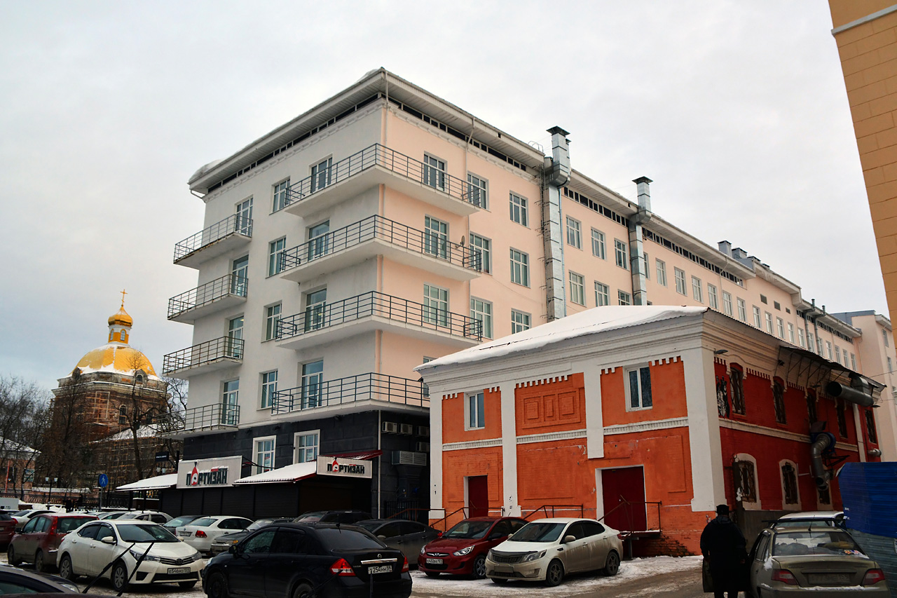 Perm, Комсомольский проспект, 4; Комсомольский проспект, 1; Улица Окулова, 4а