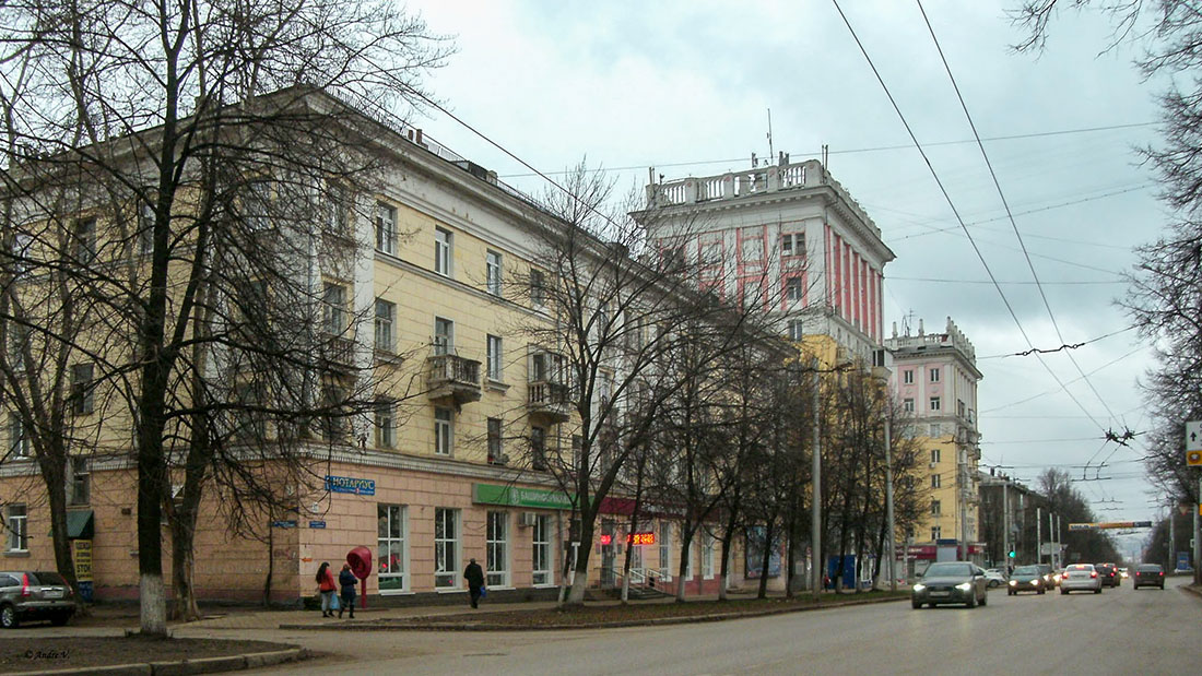 Уфа, Архитектурная улица, 2 / Улица Ульяновых, 32; Первомайская улица, 27 / Улица Ульяновых, 30; Первомайская улица, 26 / Улица Ульяновых, 28