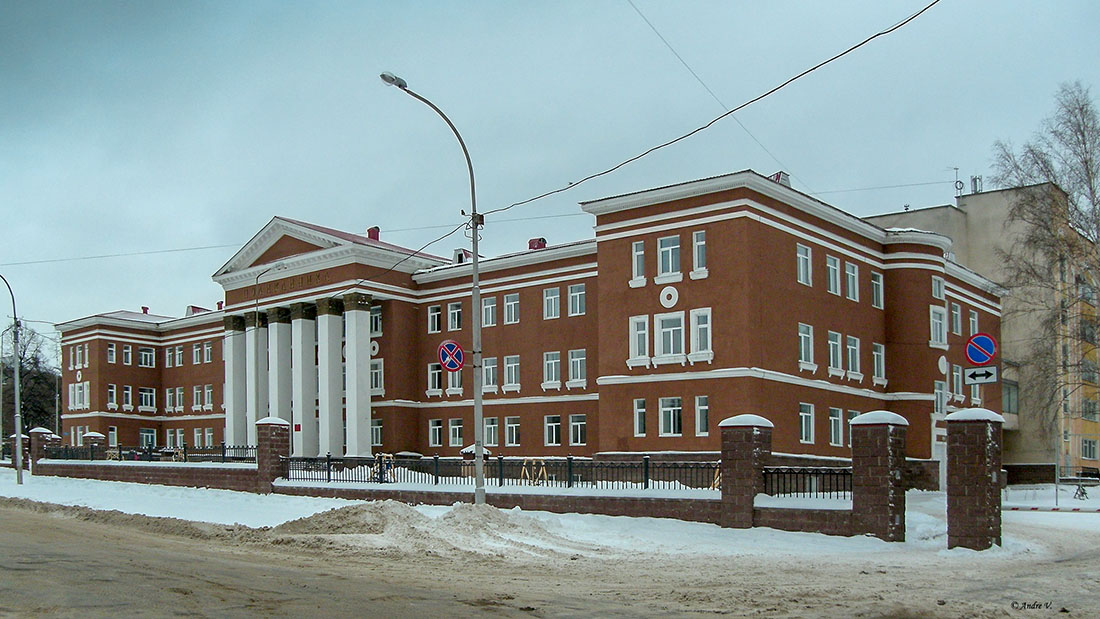 Уфа, Улица 40 лет Октября, 1 / Улица Рыбакова, 3