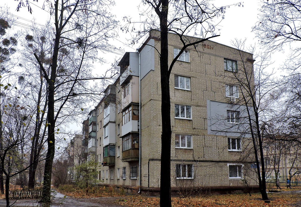 Харьков, Улица Харьковских Дивизий, 10 Харьков, Улица Харьковских Дивизий, 10