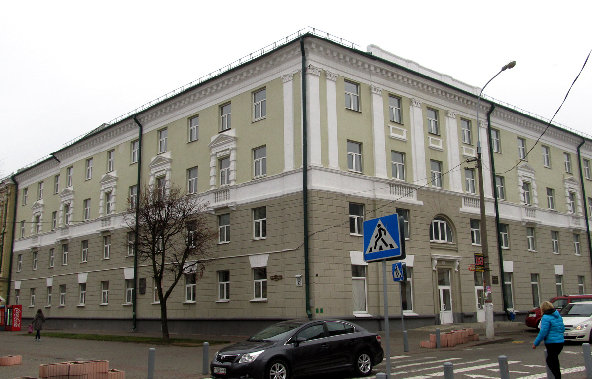Могилёв, Ленинская улица, 33 / Пожарный переулок, 14