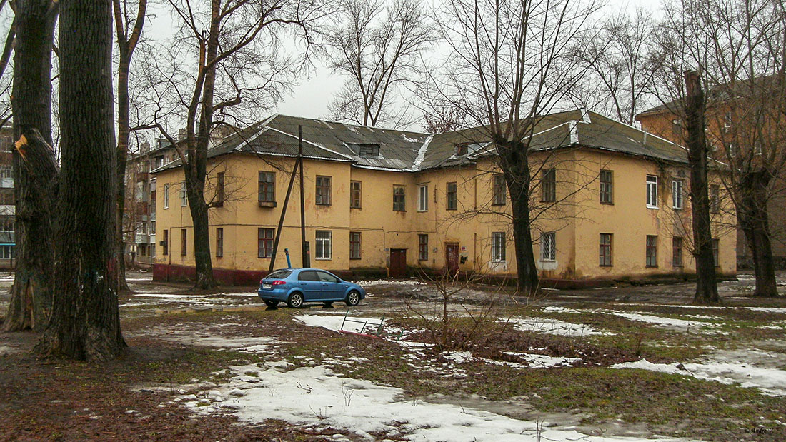 Уфа, Улица 40 лет Октября, 13 / Улица Гончарова, 18