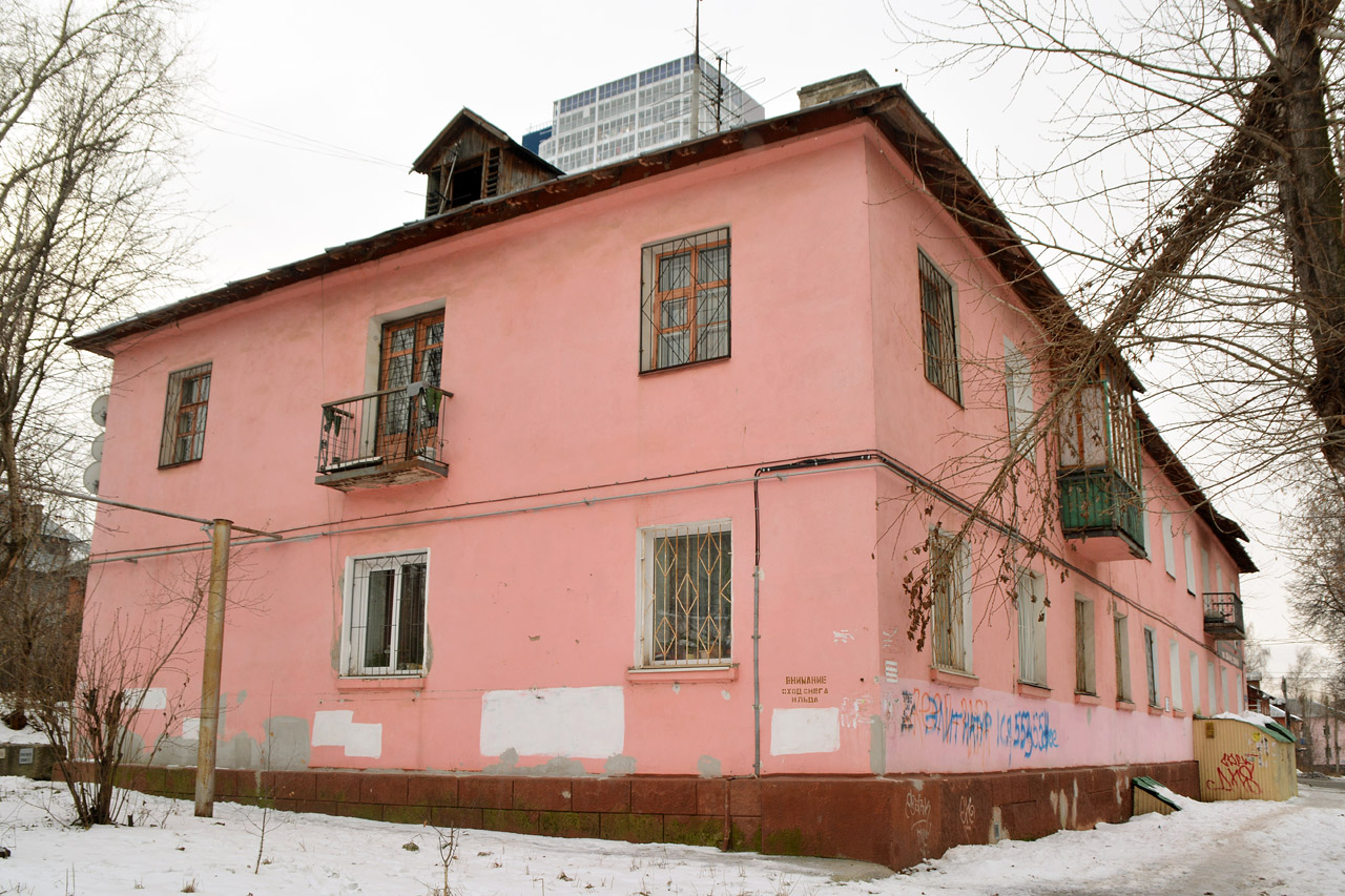 Пермь, Улица Нефтяников, 33 / Улица Космонавта Леонова, 31
