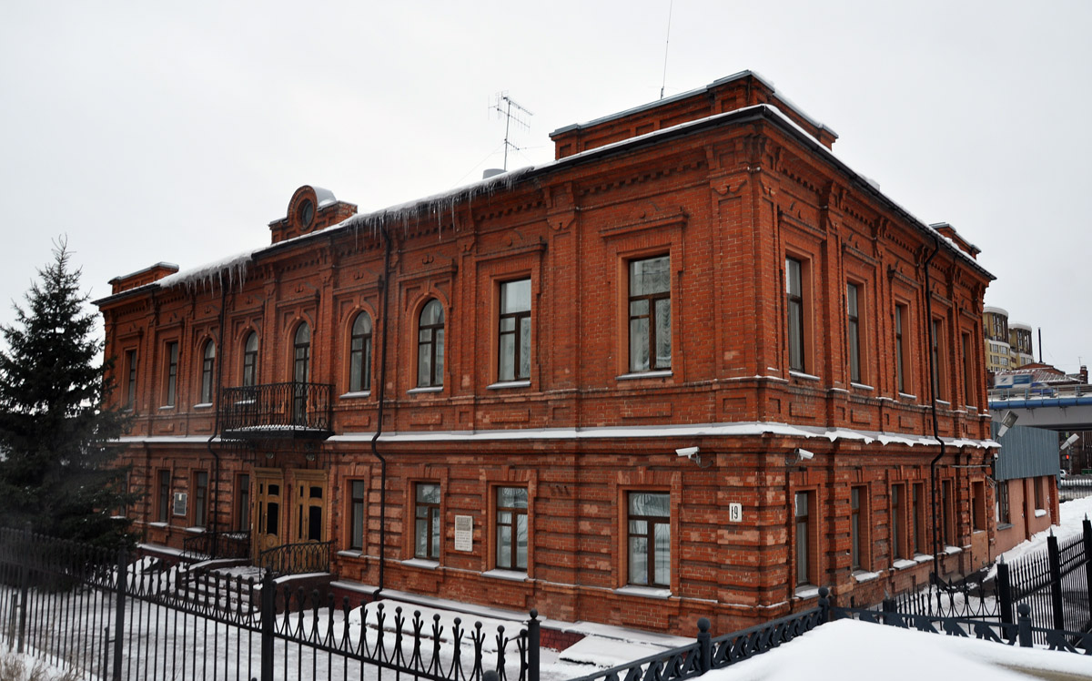 Омск, Улица Красный Путь, 19 / Улица Косарева, 19