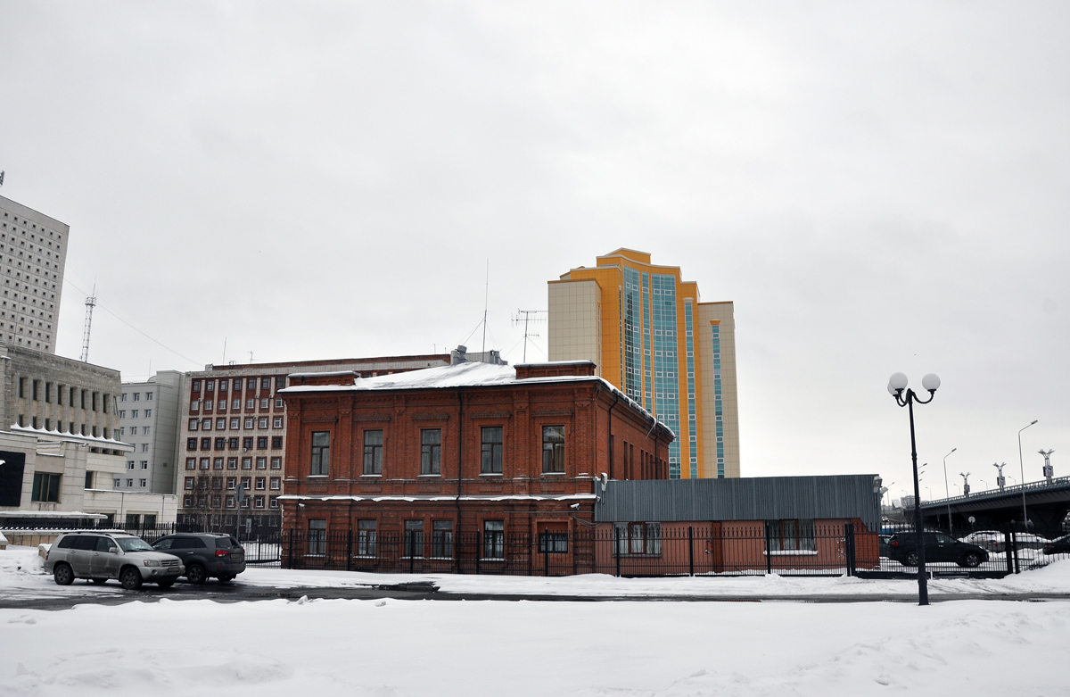 Омск, Улица Красный Путь, 19 / Улица Косарева, 19; Улица Певцова, 13; Улица Фрунзе, 6