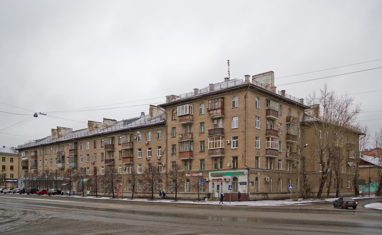 Казань, Улица Восстания, 38 / Улица Тунакова, 51