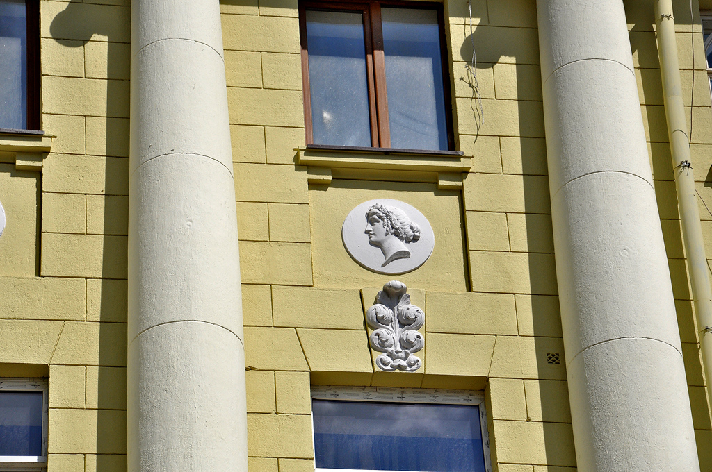 Харьков, Сумская улица, 17 / Рымарская улица, 22