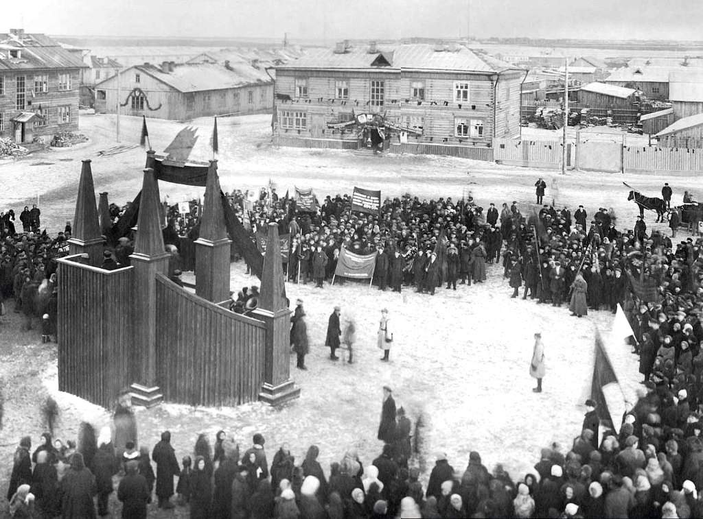 Нарьян-Мар, Улица Выучейского, 7 / Улица Сапрыгина, 8
