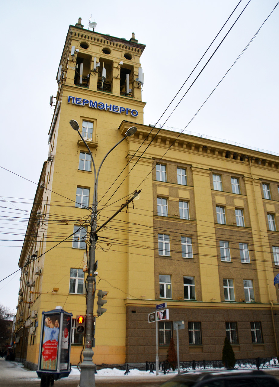 Perm, Комсомольский проспект, 48 / Улица Революции, 44
