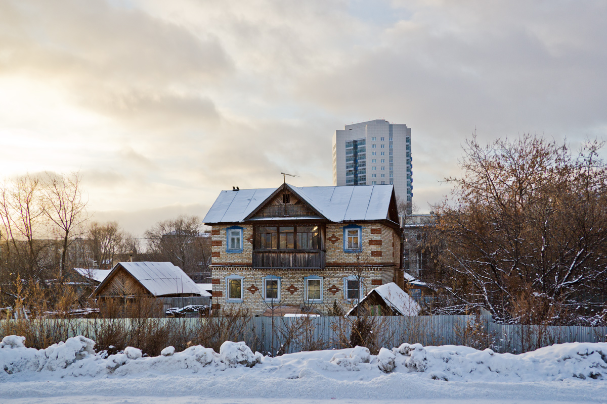 Казань, Красносельская улица, 32; Улица Яруллина, 6
