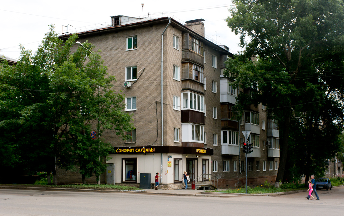 Уфа, Улица Калинина, 73 / Улица Александра Невского, 24