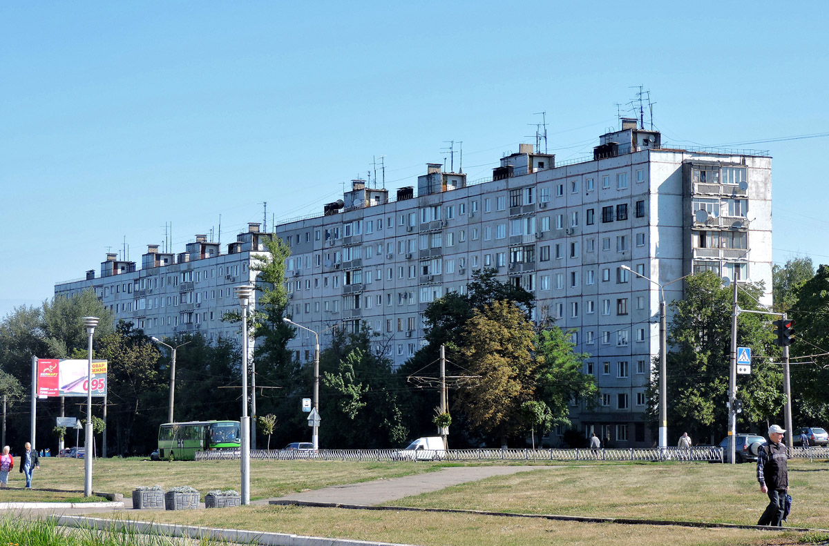 Харьков, Проспект Тракторостроителей, 100; Проспект Тракторостроителей, 102