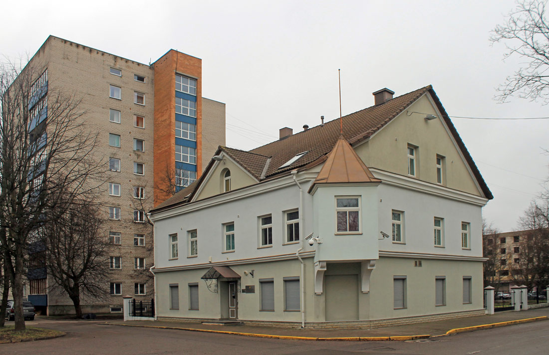 Нарва, 1. Mai, 7; Aleksander Puškini tänav, 2A