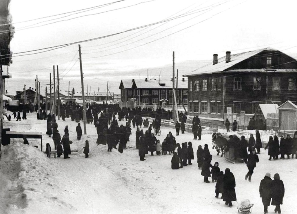 Naryan-Mar, Улица Выучейского, 11 / Улица Хатанзейского, 10; Улица Сапрыгина, 11Б