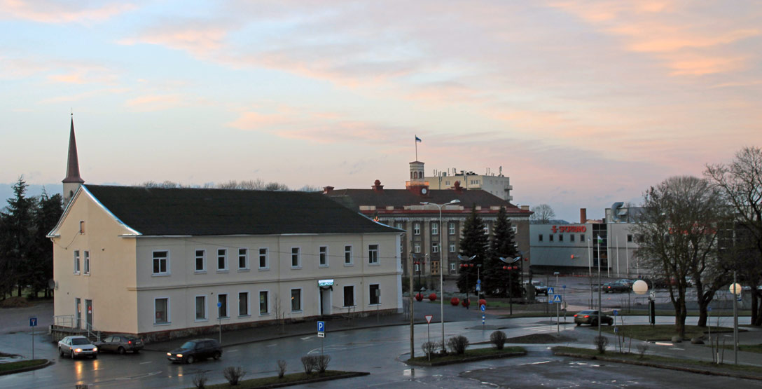 Jõhvi, Keskväljak, 1; Keskväljak, 4; Keskväljak, 7