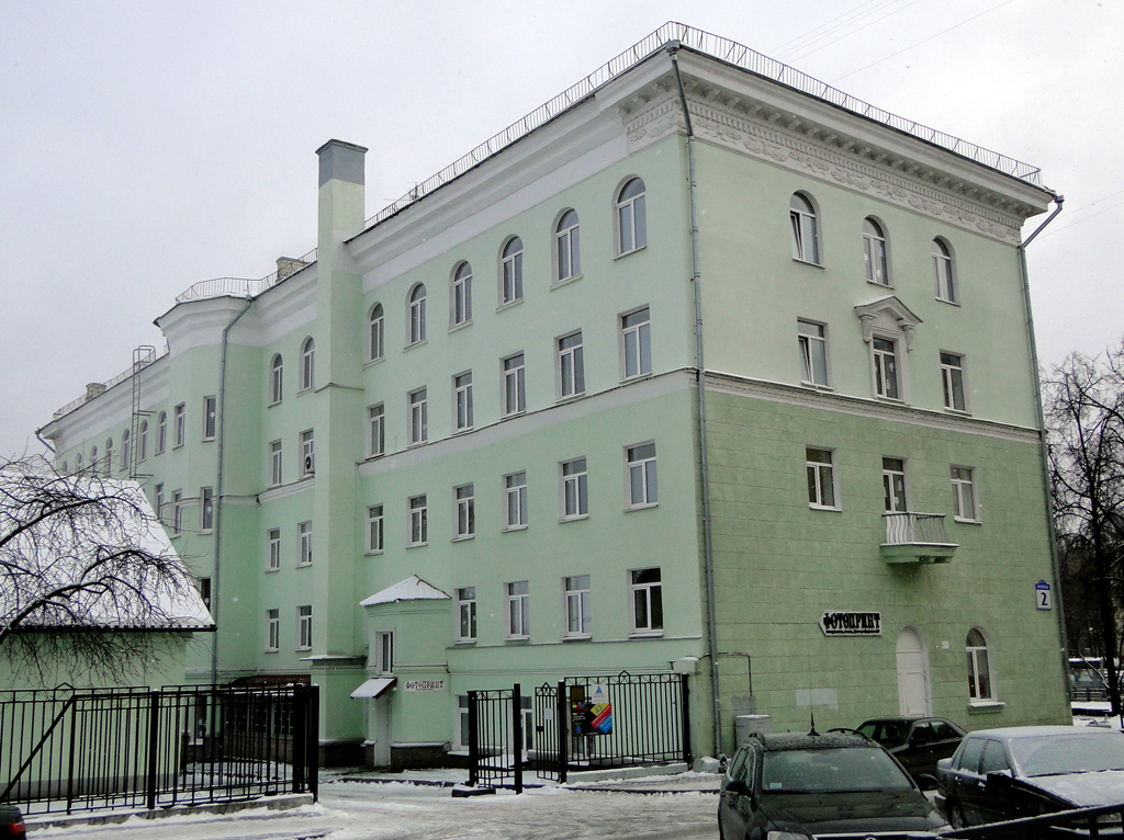 Минск, Красная улица, 17 / Пугачёвская улица, 2